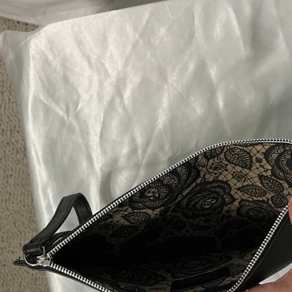 ⭐️ Carlos Santana black and gold large wristlet/ clutch - Picture 8 of 9